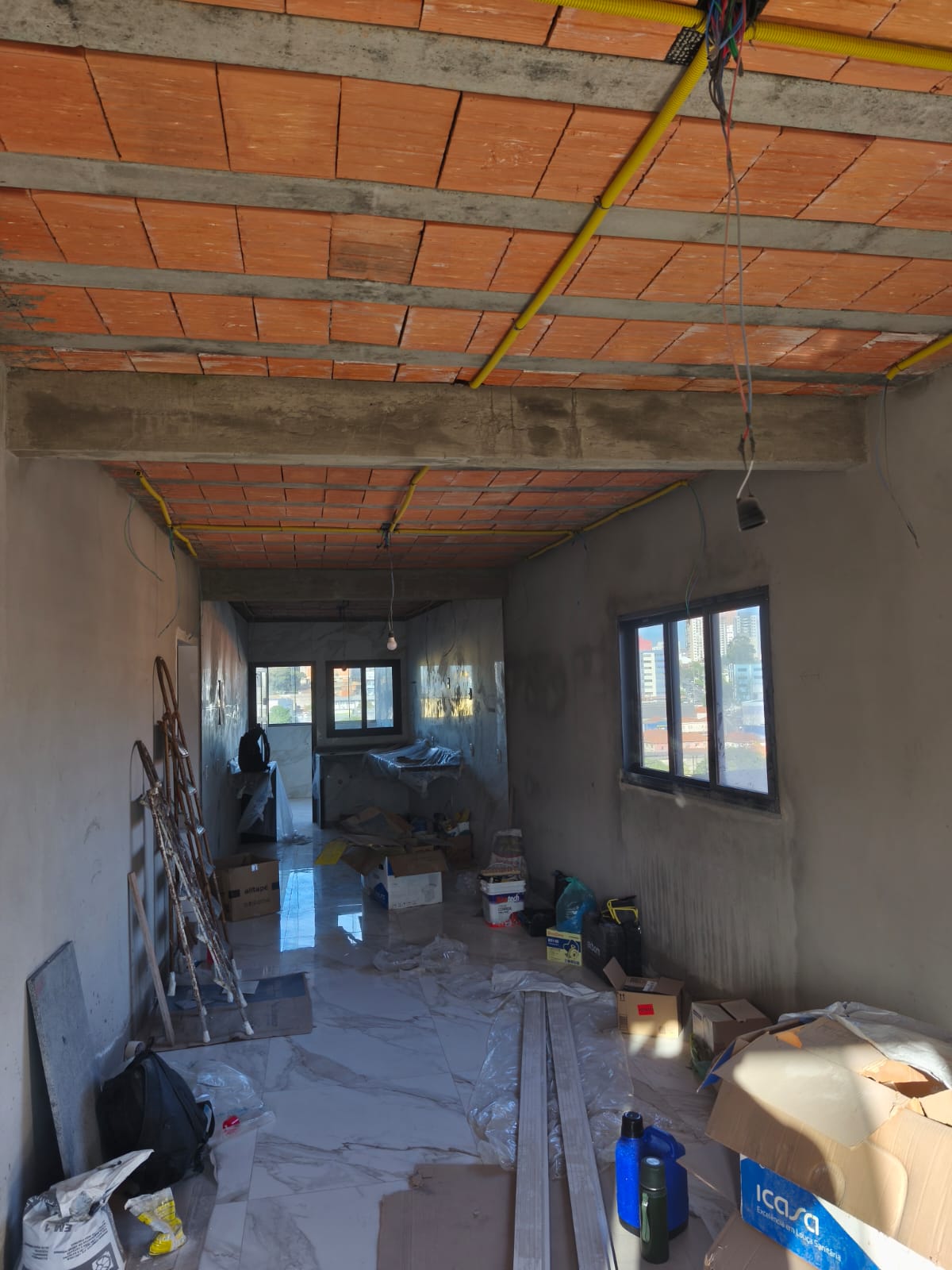 Hall e acabamento em porcelanato — antes
