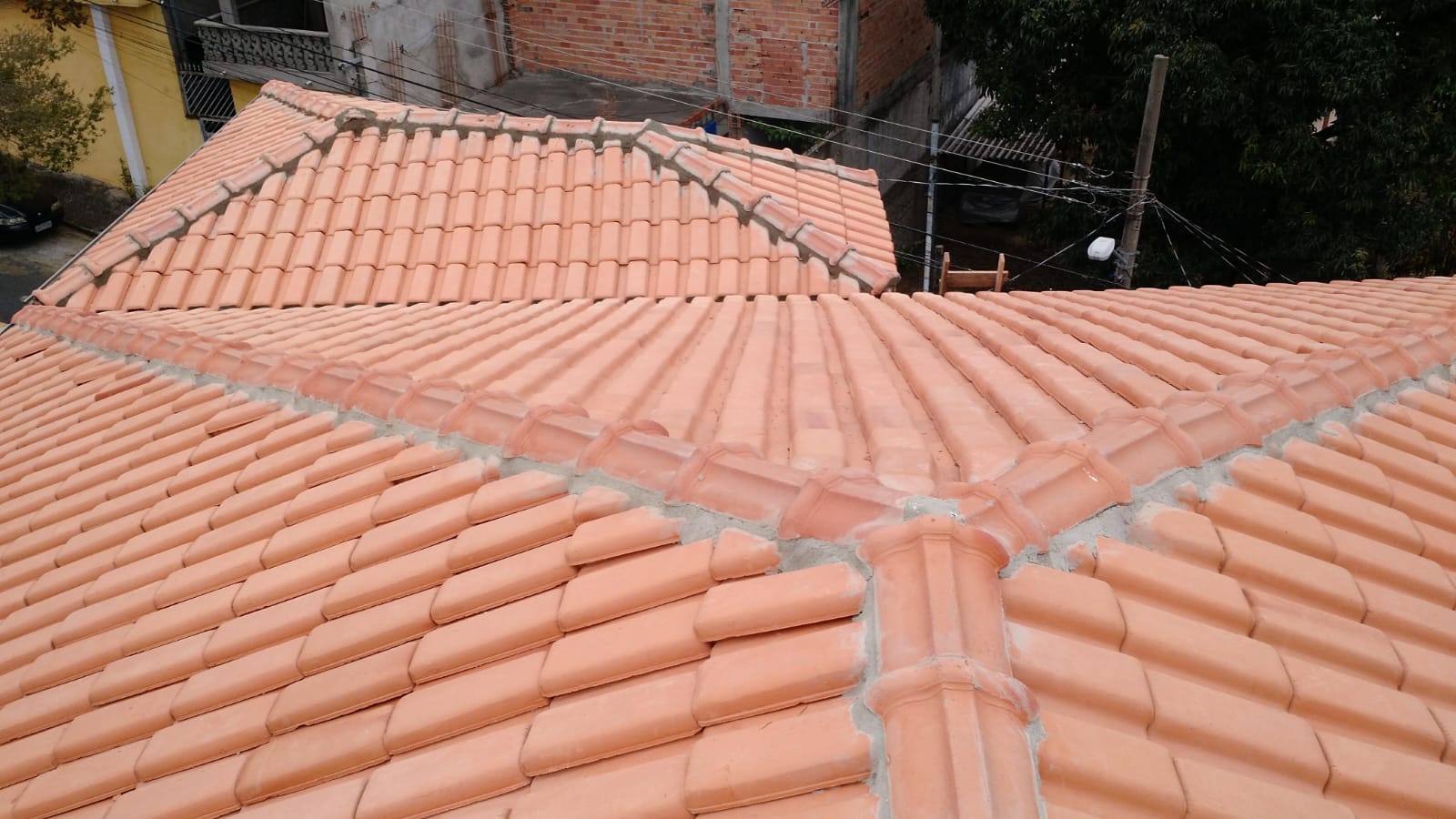 Detalhe de telhas cerâmicas