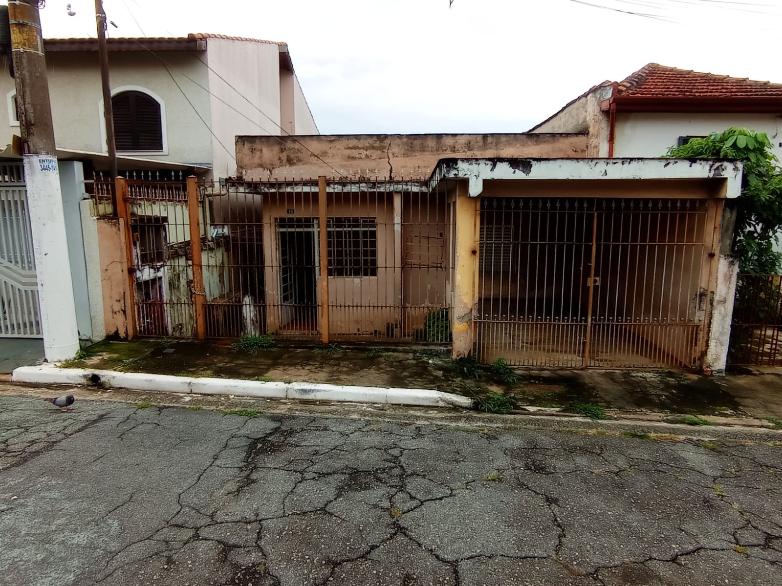 Fachada residencial — antes