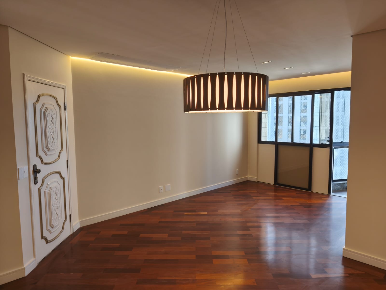 Sala e área de lazer — antes